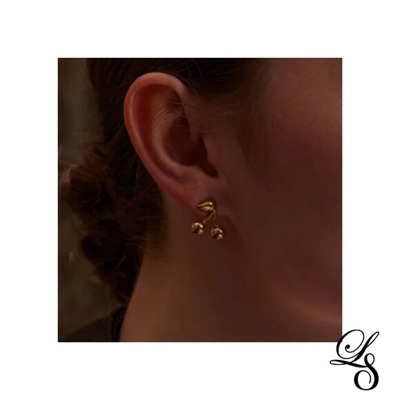 🍒 New 18K Gold Cherry Stud Earrings 🍒 - Picture 3 of 4